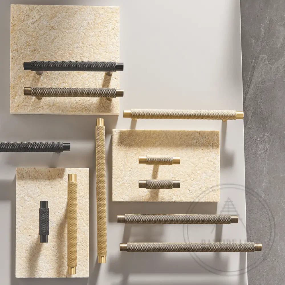 Cabinet Hardware Bayside Luxe - Sorrento Knurled Antique Brass Handle