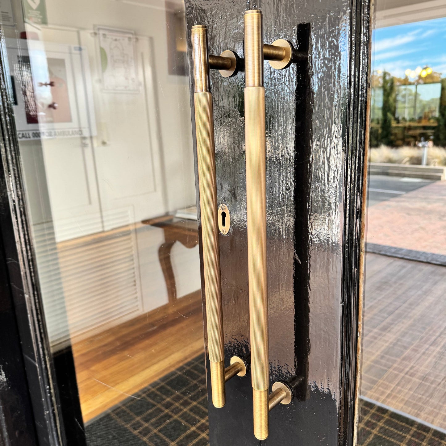 Cabinet Knobs & Handles Bayside Luxe - Toorak Linear Knurled Antique Brass Double Door Handle