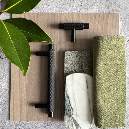 Cabinet Hardware Bayside Luxe - Sorrento Knurled Black Brass Handle