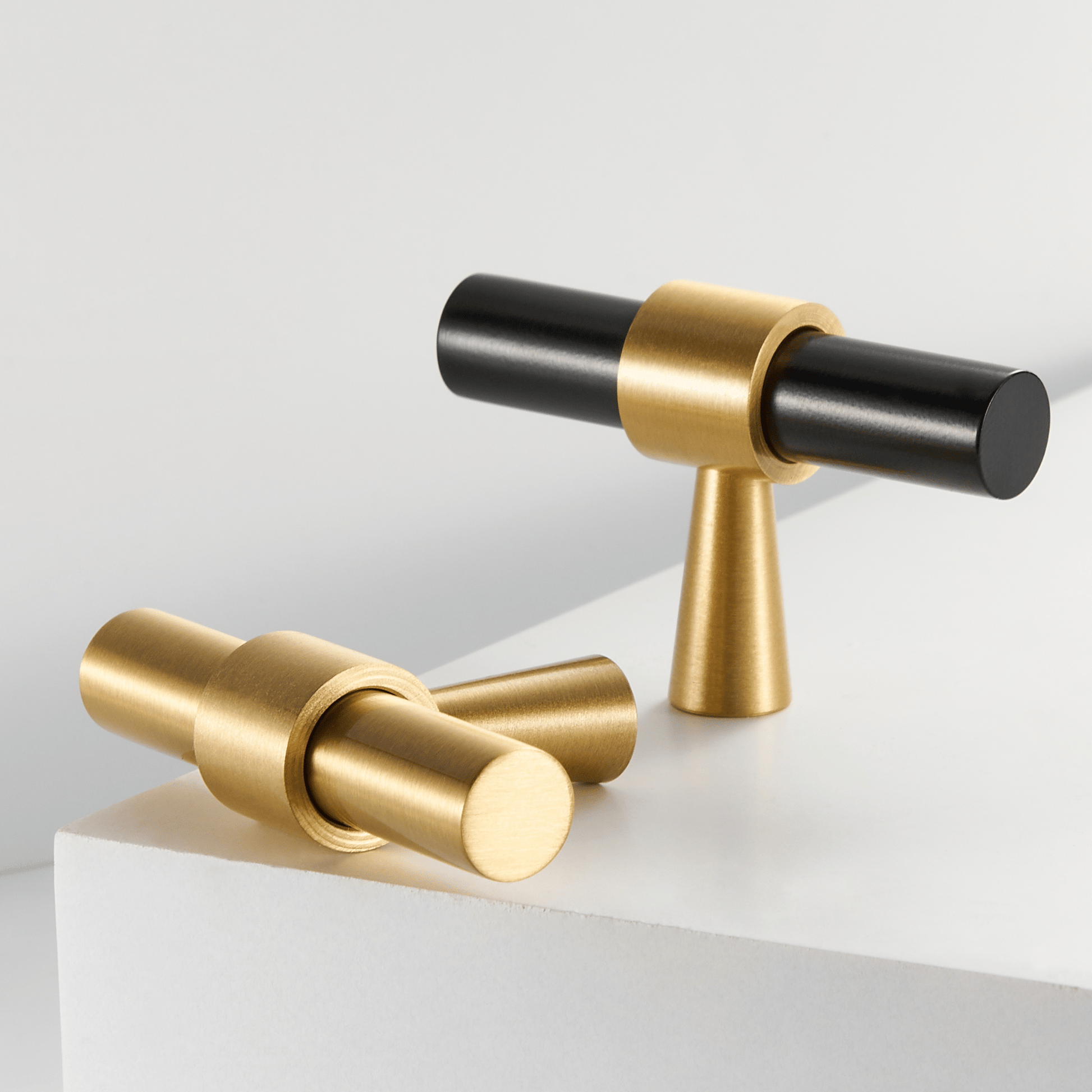 Cabinet Knobs & Handles 50 x 32mm T Bar / Satin Brass / Solid Brass Bayside Luxe - Albert Park - Brass Shaker T Bar Handle