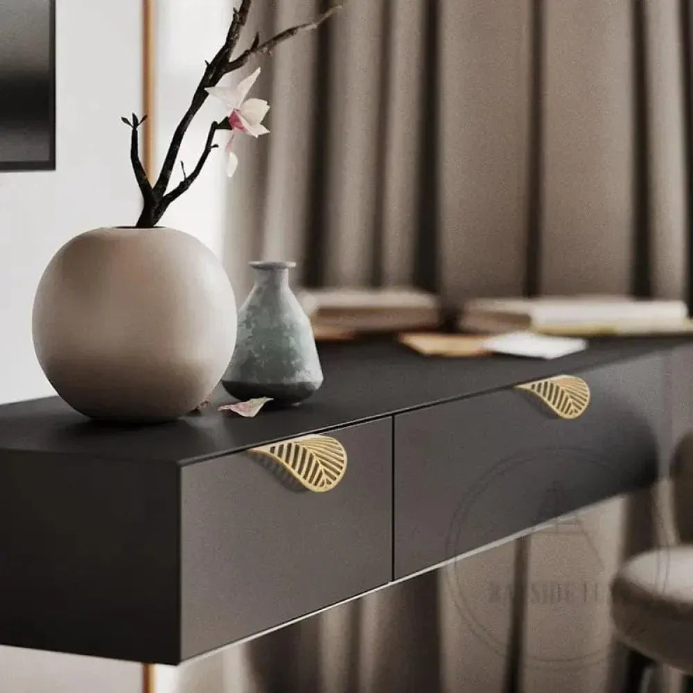 Cabinet Knobs & Handles 60mm L x 24mm H x 45mm W / Brass / Solid Brass Bayside Luxe - Leaf Handle 60mm