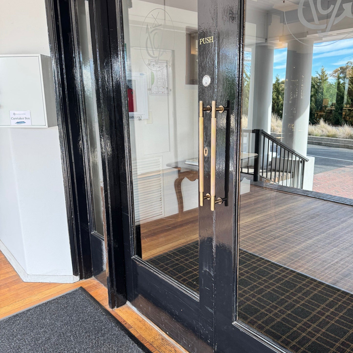 Cabinet Knobs & Handles Bayside Luxe - Toorak Linear Knurled Antique Brass Double Door Handle