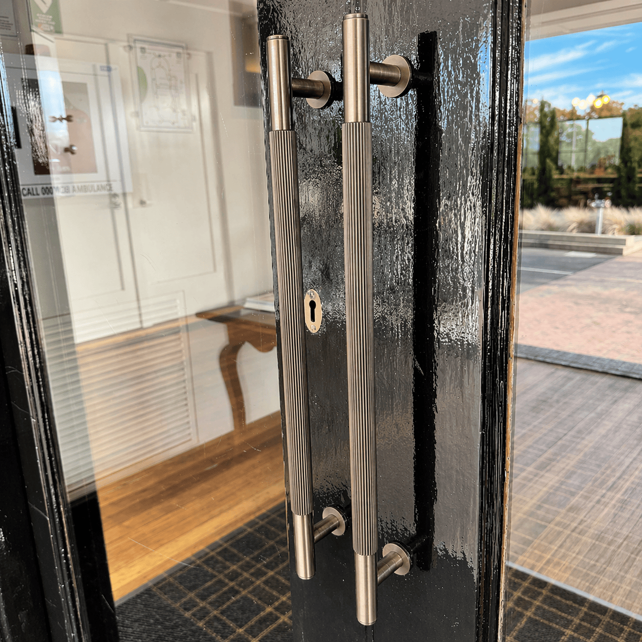 Cabinet Knobs & Handles Bayside Luxe - Toorak Linear Knurled Antique Brass Double Door Handle