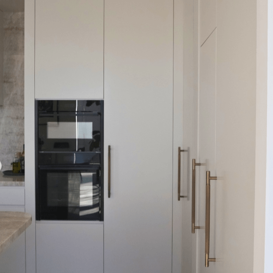 Cabinet Knobs & Handles Bayside Luxe - Toorak Linear Knurled Antique Brass Single Door Handle